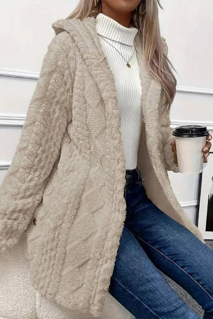 Abrigo de felpa con capucha y botones en la parte delantera con estampado texturizado de rombos