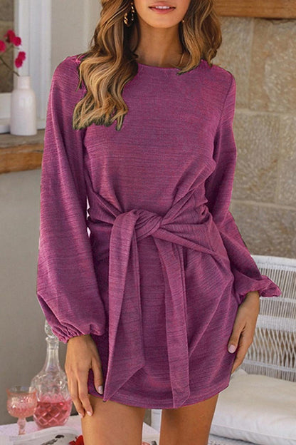 Nuevo mini vestido con cinturón