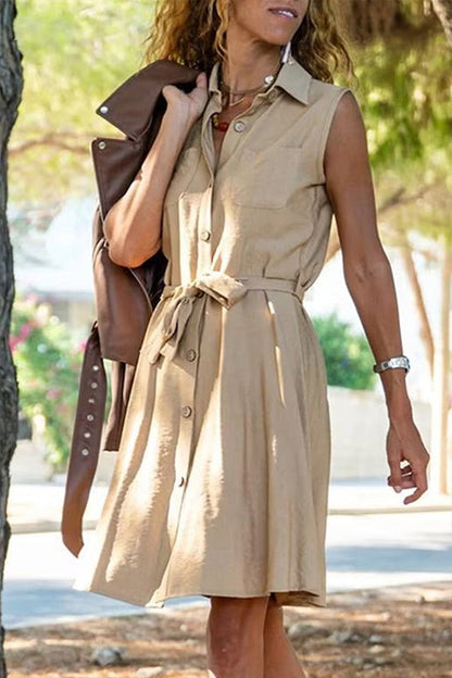 Vestido informal de cuello vuelto con frenillo liso