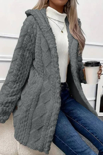Abrigo de felpa con capucha y botones en la parte delantera con estampado texturizado de rombos
