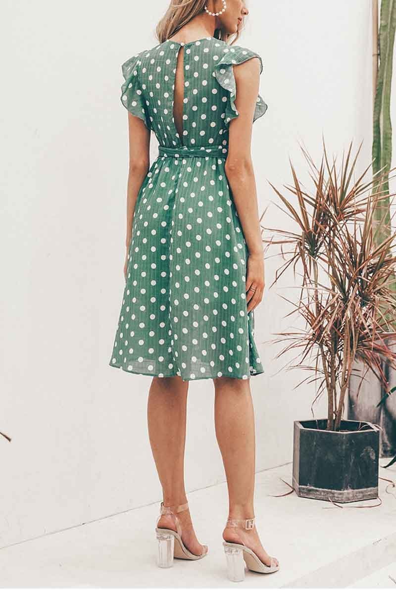 Vestido de lunares con escote en V profundo