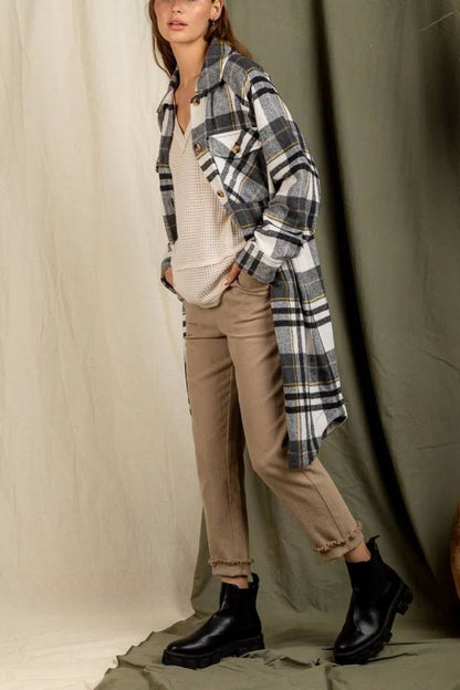 Abrigo con hombros caídos y estampado de cuadros