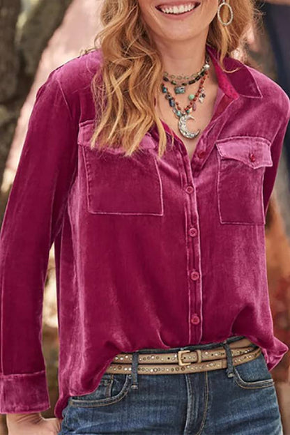 Blusa de terciopelo de manga larga con cuello de solapa retro y detalle de bolsillos abotonados