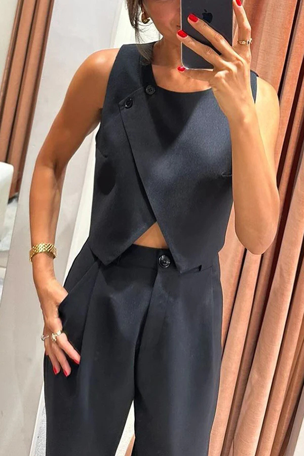 Conjunto de chaleco corto con cuello cruzado y botones en mezcla de lino de Balvin y pantalones de tiro alto con bolsillos 