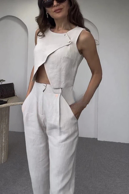 Conjunto de chaleco corto con cuello cruzado y botones en mezcla de lino de Balvin y pantalones de tiro alto con bolsillos 