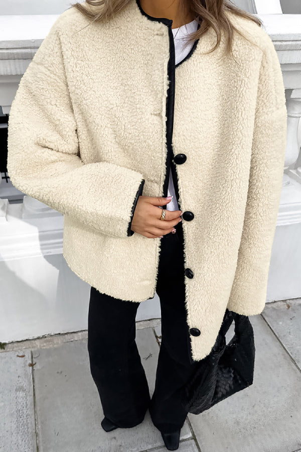 Chaqueta holgada y cálida con cuello redondo y patchwork de sherpa