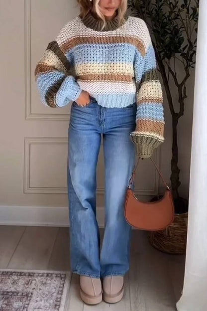 Suéter informal y cómodo de cuello redondo a rayas