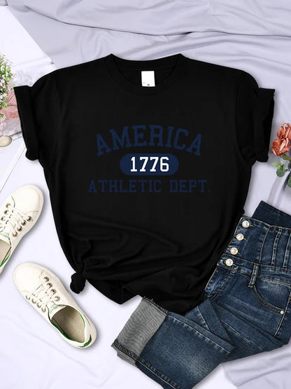 Camiseta deportiva informal con letras del Departamento Atlético América 1776 para mujer, estilo hip hop, suave y transpirable.