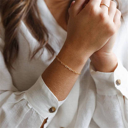 Elara Gold Paperclip Bracelet