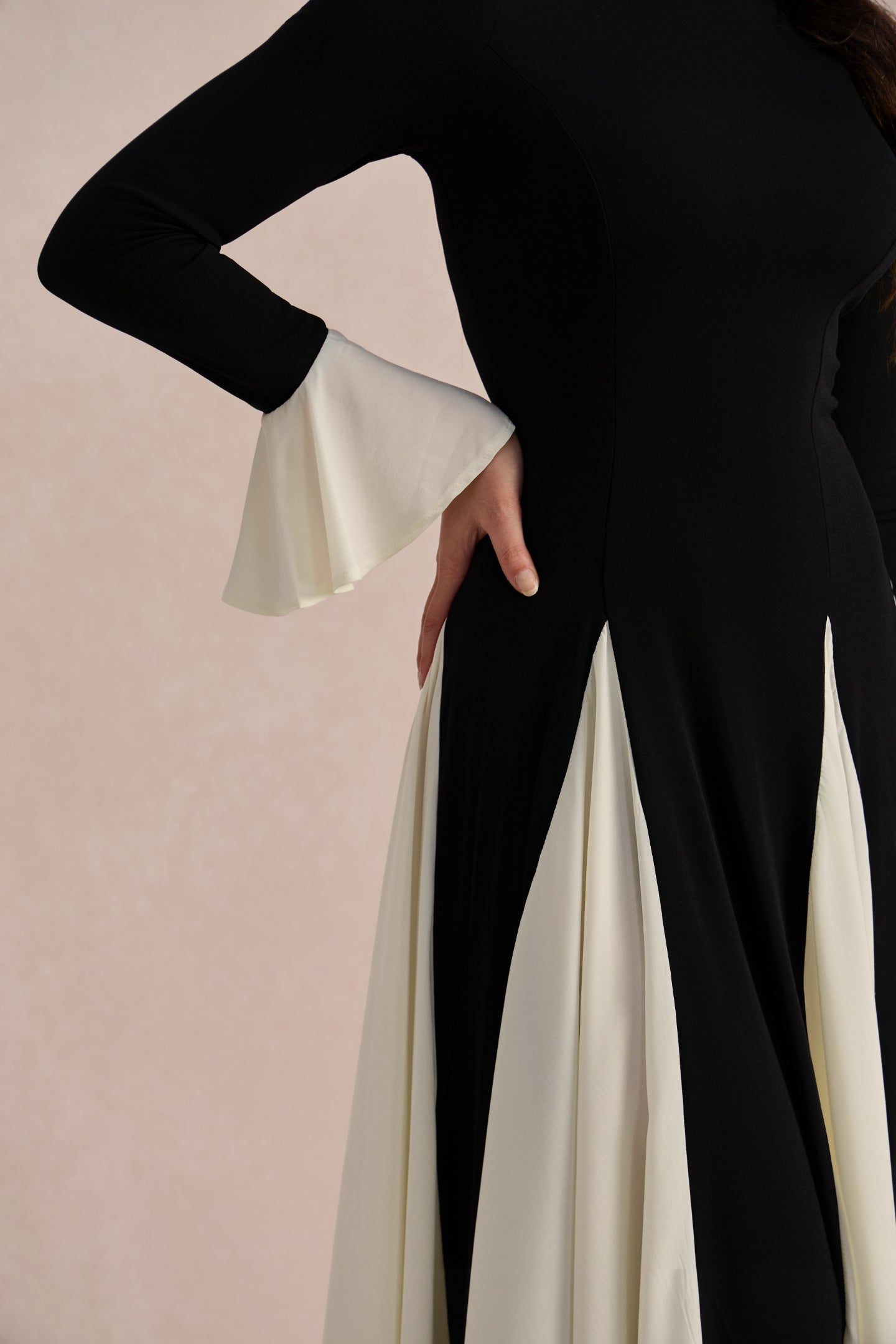 Vestido largo con volantes y bloques de color Aurora 