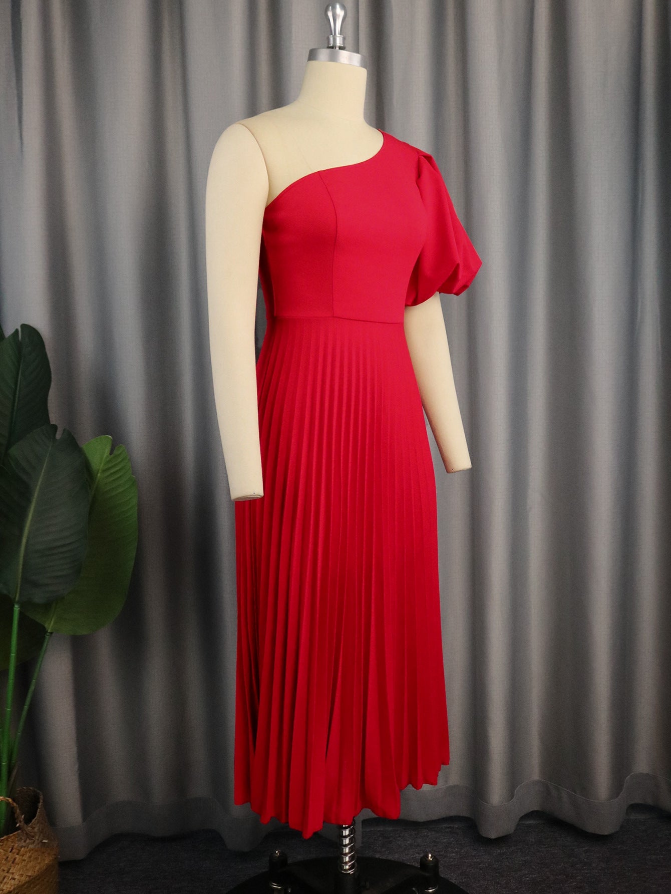 Vestido plisado informal de primavera Aomei con un solo hombro y cuello diagonal, ideal para salidas de primavera, vacaciones en la playa, con mangas abullonadas.