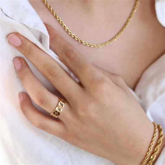 Leah - Gold Braid Ring