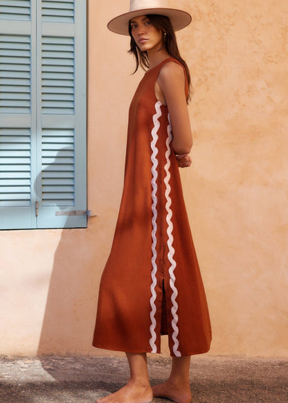 Canyon Trace – Sleeveless Rust Midi Dress with Wavy Trim