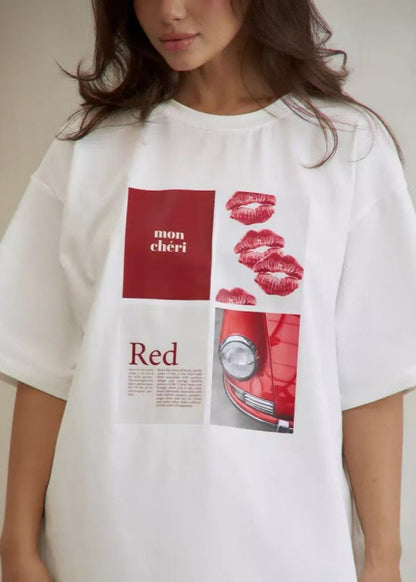 Mon Chéri Graphic Tee – Oversized White T-Shirt with Lip Print