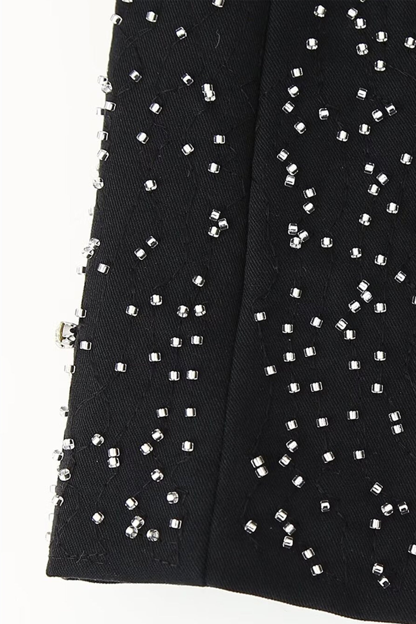 Conjunto de blazer y pantalones cortos adornados con diamantes de imitación de Cornelia 