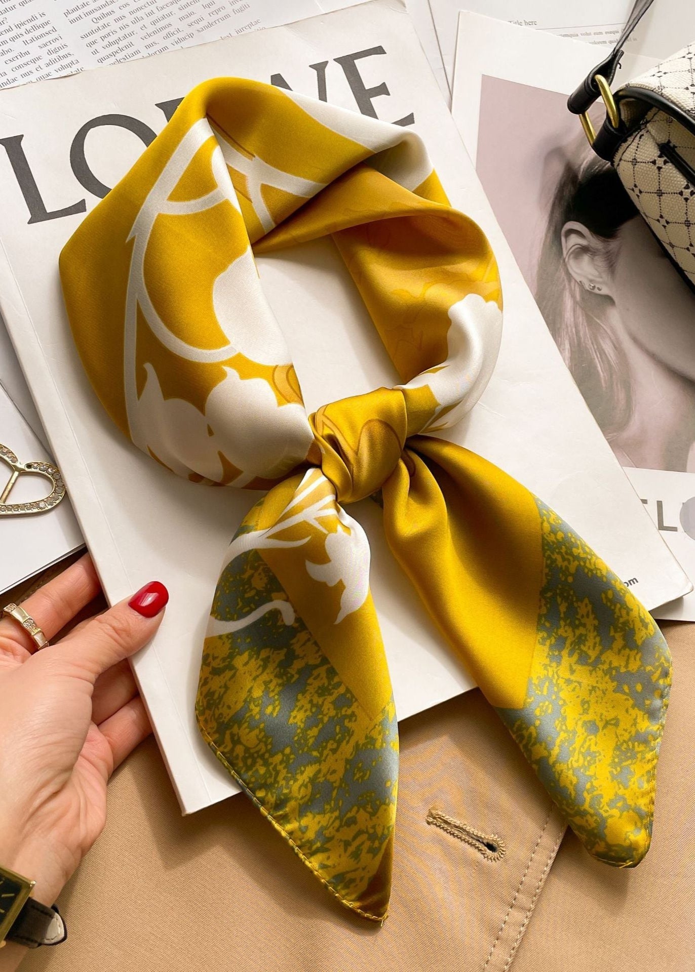 Solene Square Scarf – Floral Satin Accent 70×70cm