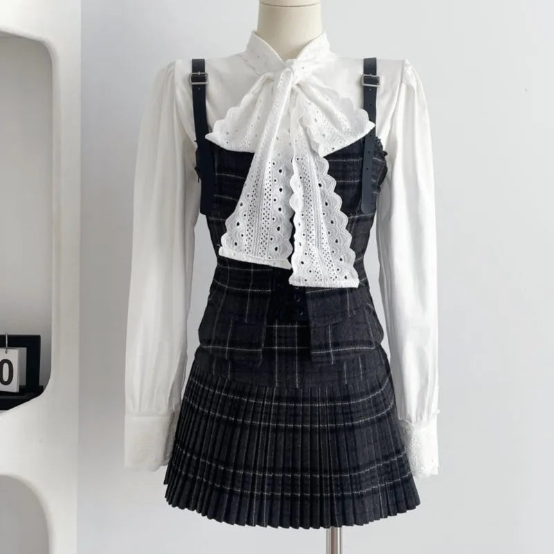 Conjunto de 3 piezas estilo retro coreano de otoño para mujer, camisa blanca, chaleco de tirantes y falda plisada, diseño de estilo universitario, moda Y2K.