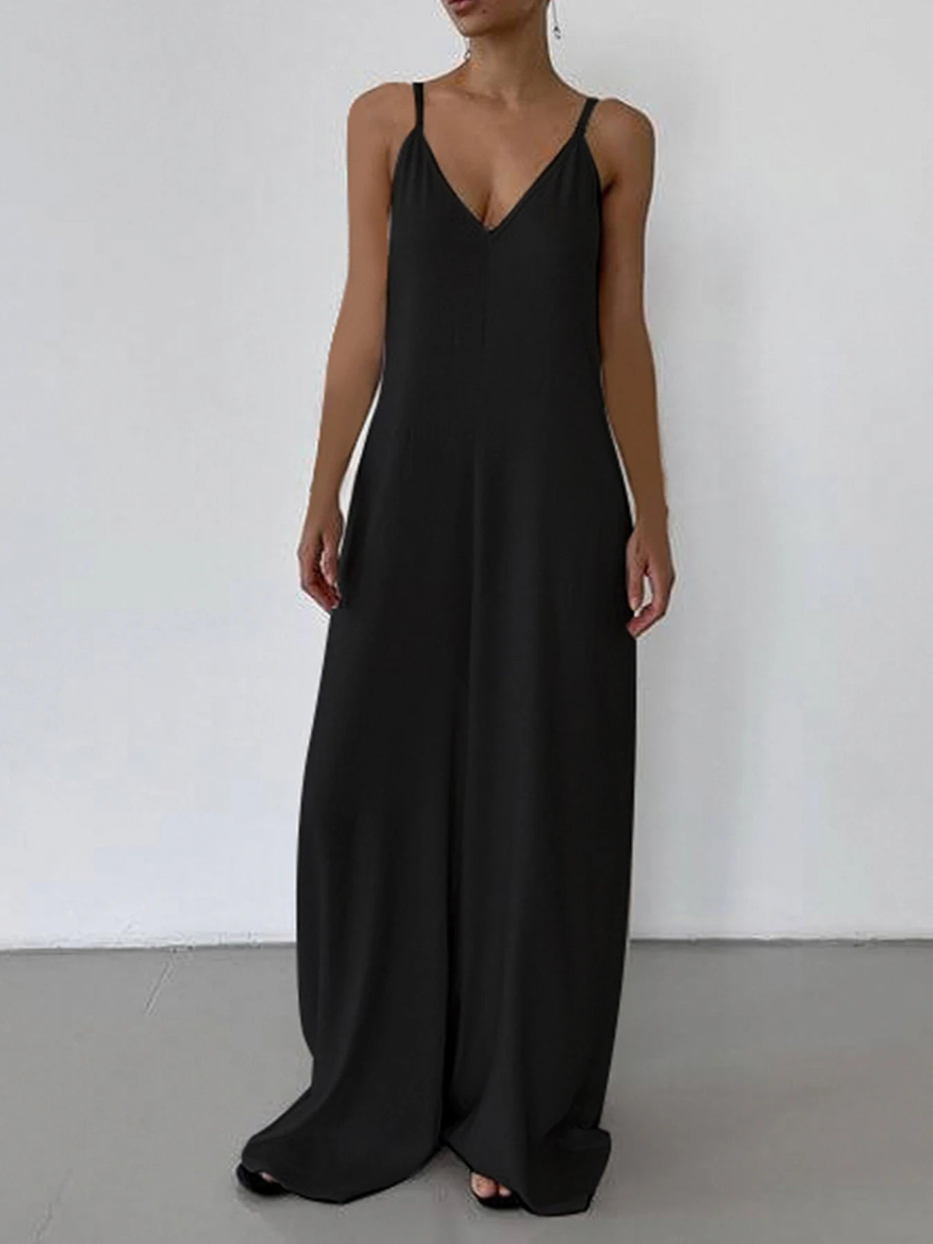 Monos bohemios negros informales holgados con cuello en V sin mangas para mujer, monos de pierna ancha con espalda descubierta y tirantes finos para vacaciones.