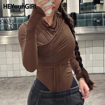 Body marrón con pliegues irregulares para mujer, elegante y chic, de manga larga, ajustado, con cuello redondo, ropa de club sexy para otoño