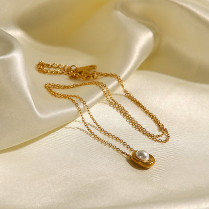 Selene Pearl Pendant Necklace