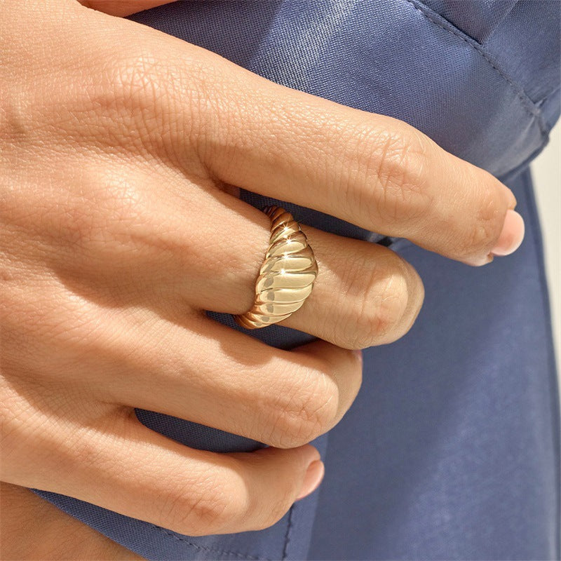 Selene Twist Gold Ring