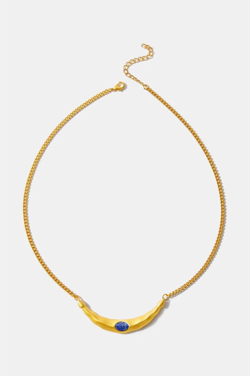 Collar en forma de media luna 