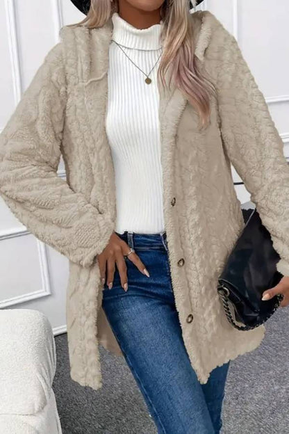 Abrigo de felpa con capucha y botones en la parte delantera con estampado texturizado de rombos