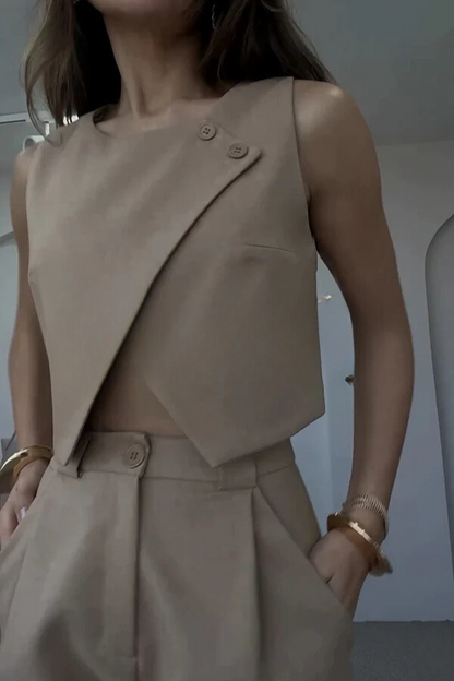 Conjunto de chaleco corto con cuello cruzado y botones en mezcla de lino de Balvin y pantalones de tiro alto con bolsillos 