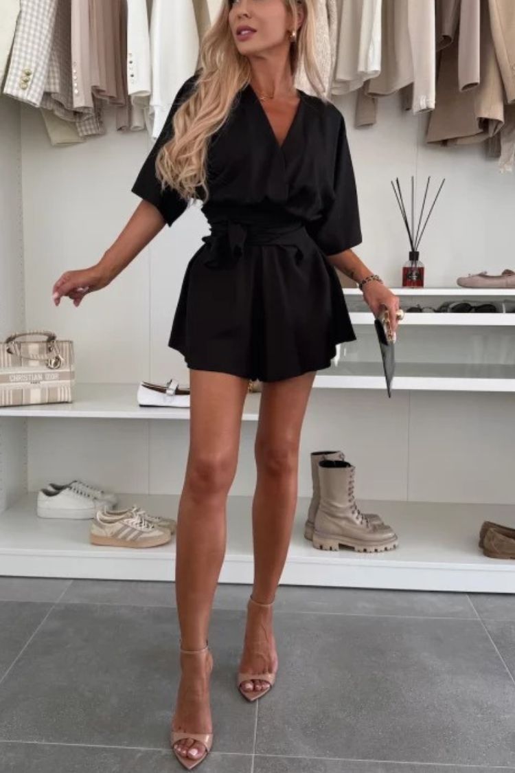 Mono holgado con cuello en V, mangas anchas y lazo, elegante y cómodo