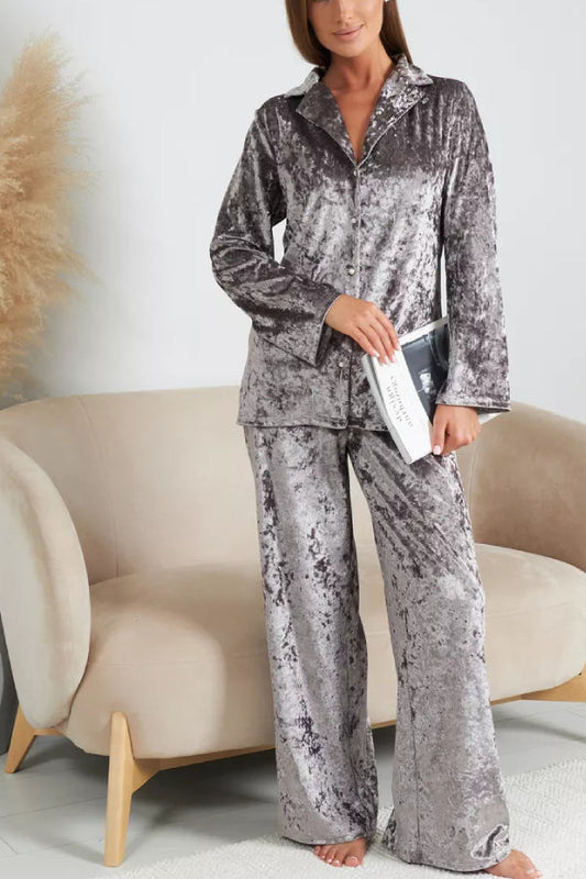 Traje de dos piezas con pantalón de manga larga de Velvet Home Service