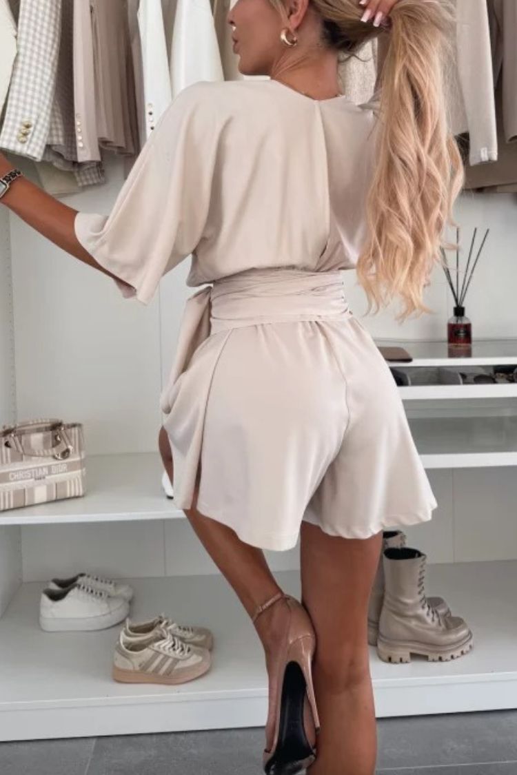 Mono holgado con cuello en V, mangas anchas y lazo, elegante y cómodo