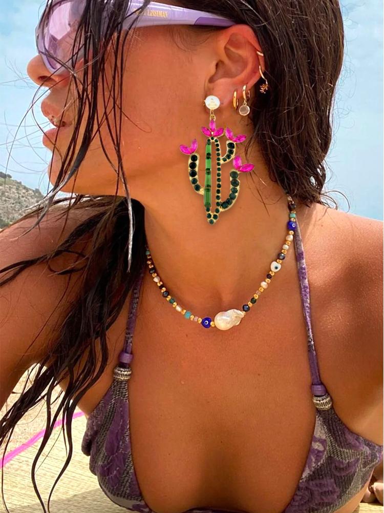 Pendientes colgantes de cactus y diamantes 