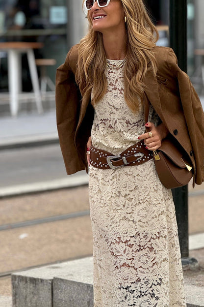 Conjunto de dos piezas con flores de crochet beige