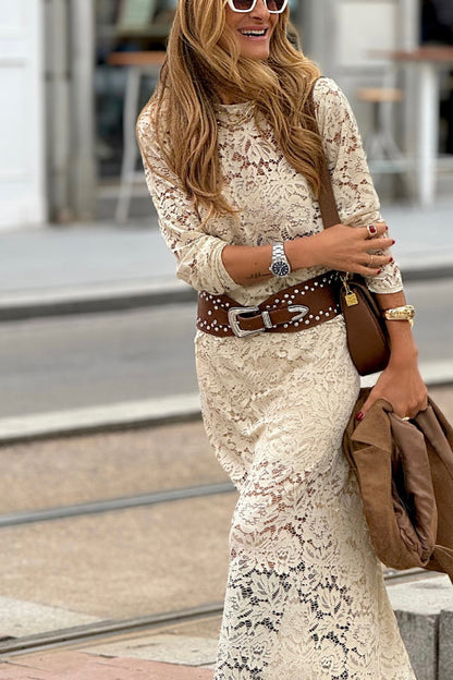 Conjunto de dos piezas con flores de crochet beige