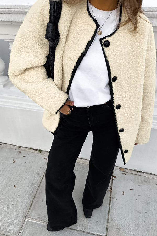 Chaqueta holgada y cálida con cuello redondo y patchwork de sherpa