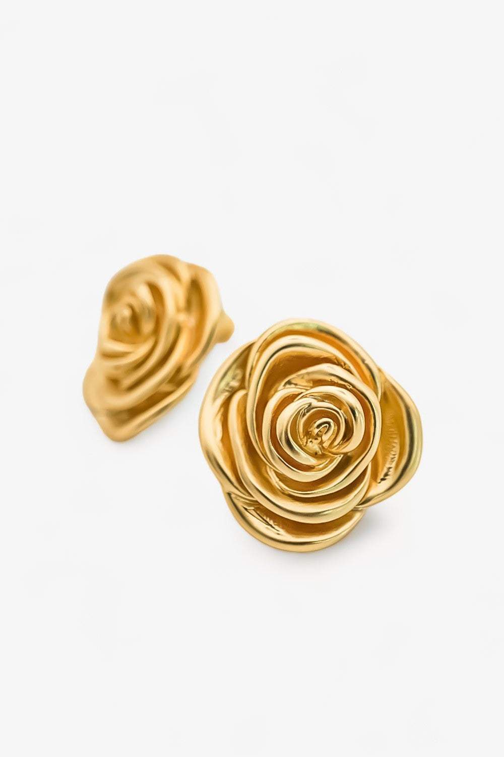 Pendientes de rosa dorada 