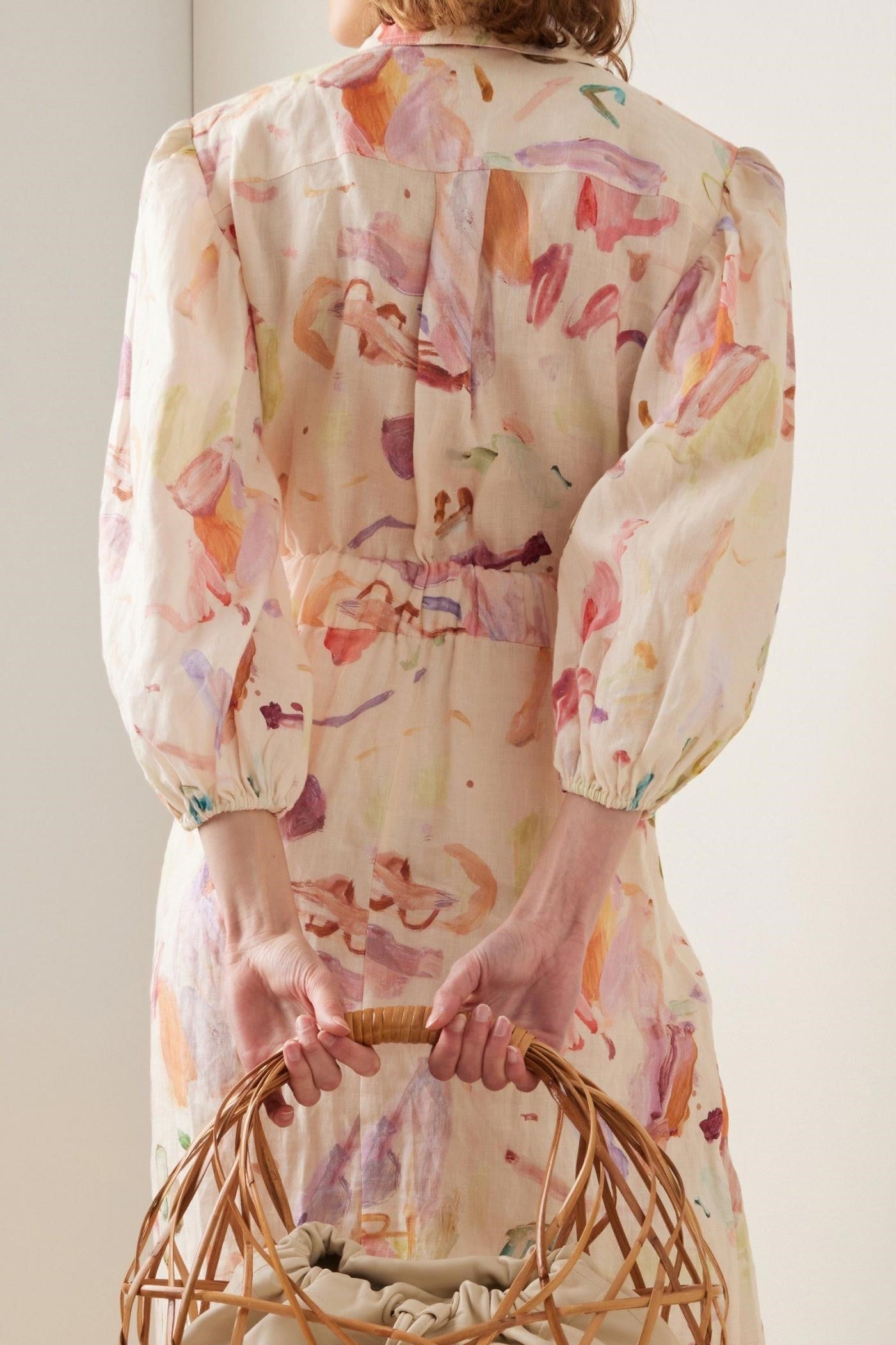 Vestido midi con botones y cuello camisero con estampado abstracto 