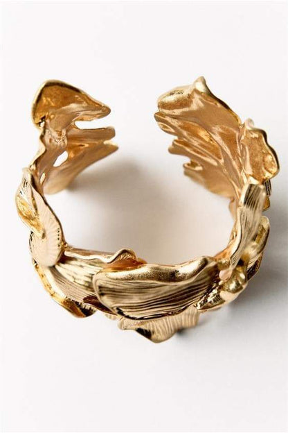 Metallic Textured Flowers Bracelet