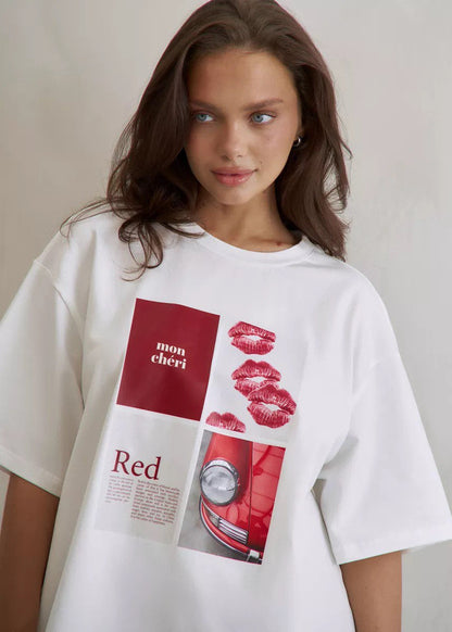 Mon Chéri Graphic Tee – Oversized White T-Shirt with Lip Print