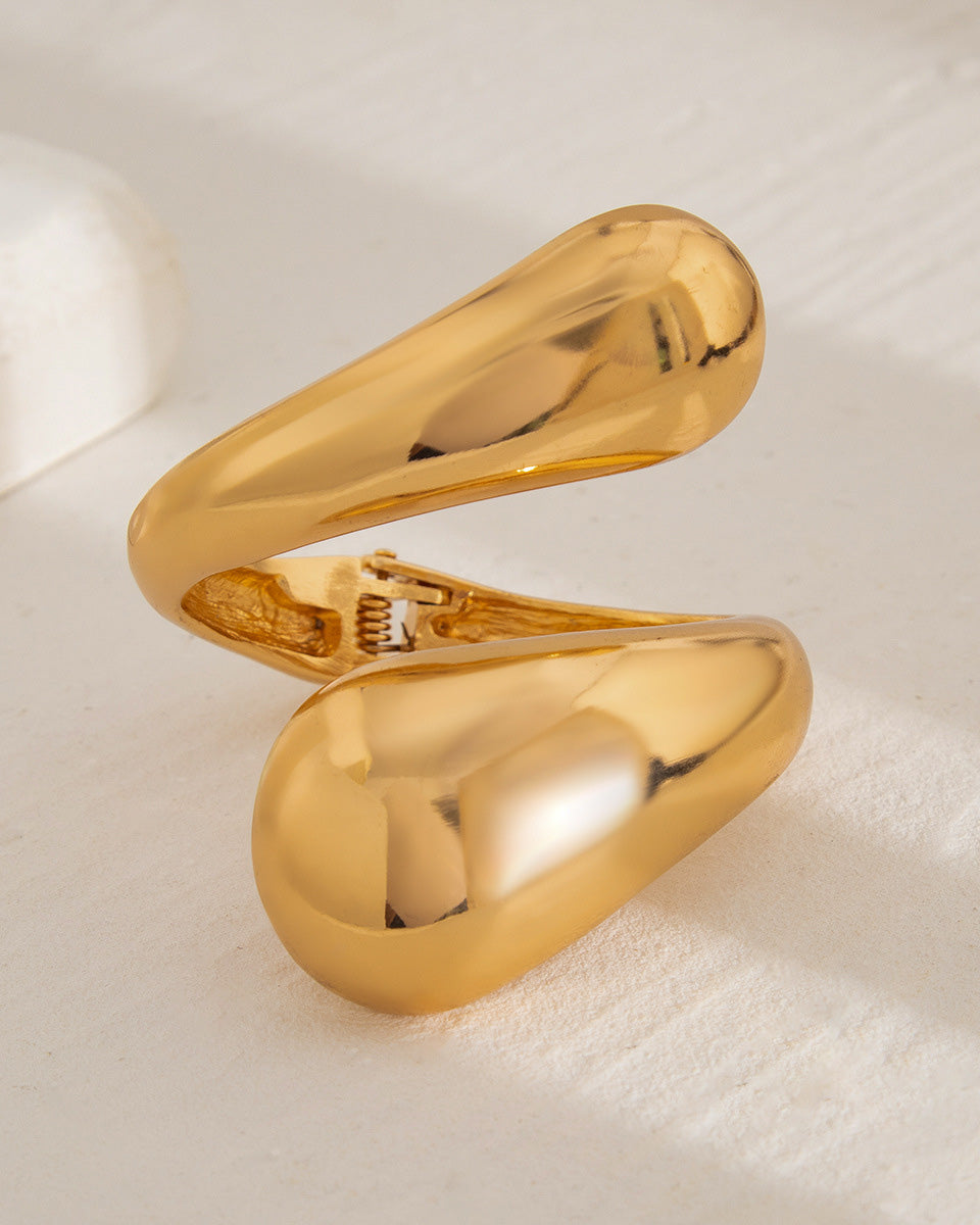 Exaggerated Metal Glossy Hug Bracelet