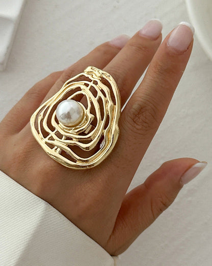 Exaggerated Metallic Ruffled Imitation Pearl Ring